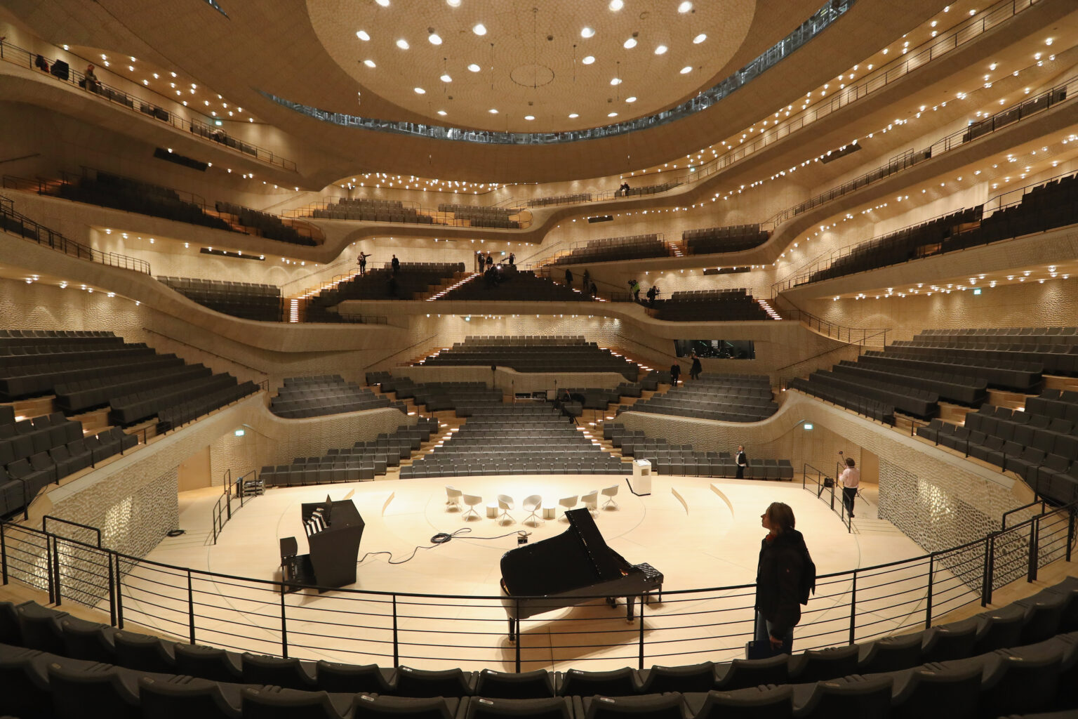 Große Konzerthalle in der Elbphilharomonie in Form eines Weinberges