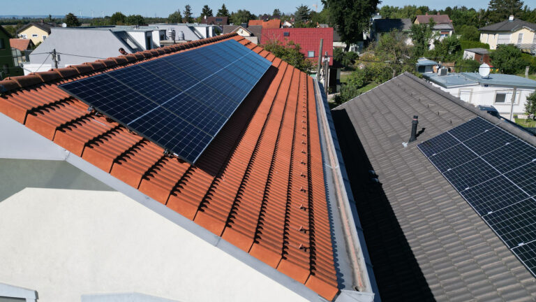 ROWA Sonnenenergie GmbH zeigt, wann Photovoltaik-Anlagen profitabel sind und bietet einen Photovoltaik-Komplettservice in Wien.