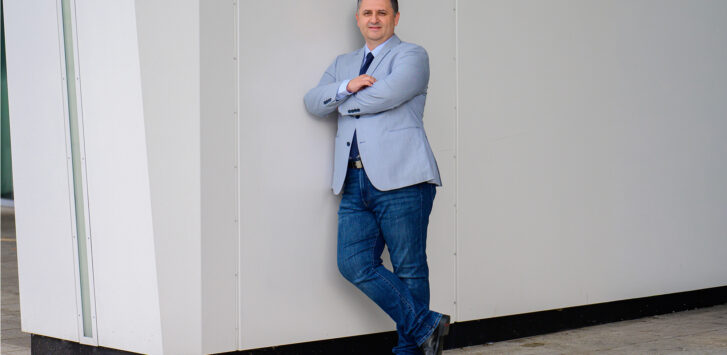 Units-Master von bitawaker GmbH digitalisiert Mieterkommunikation und Hausverwaltungsprozesse in der Immobilienverwaltung.